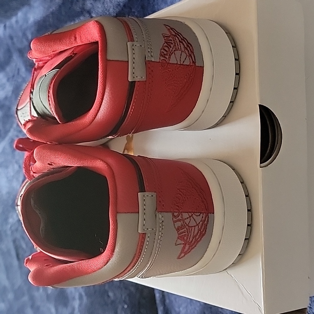 Sneakers - Picture 3 of 4
